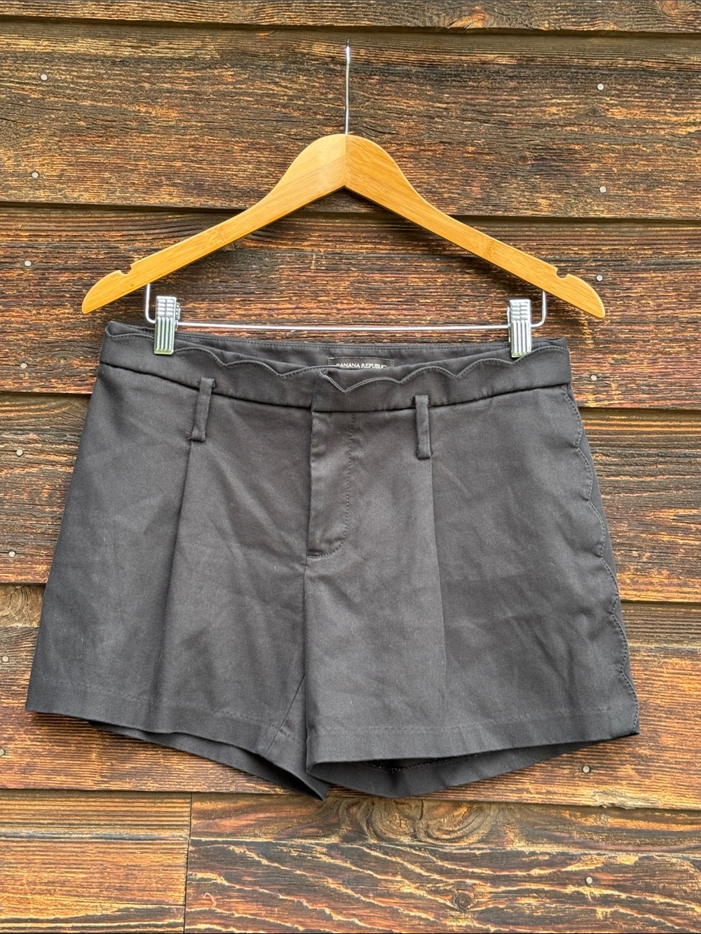 Banana Republic Black Scalloped Hem Dress Shorts- Size 4